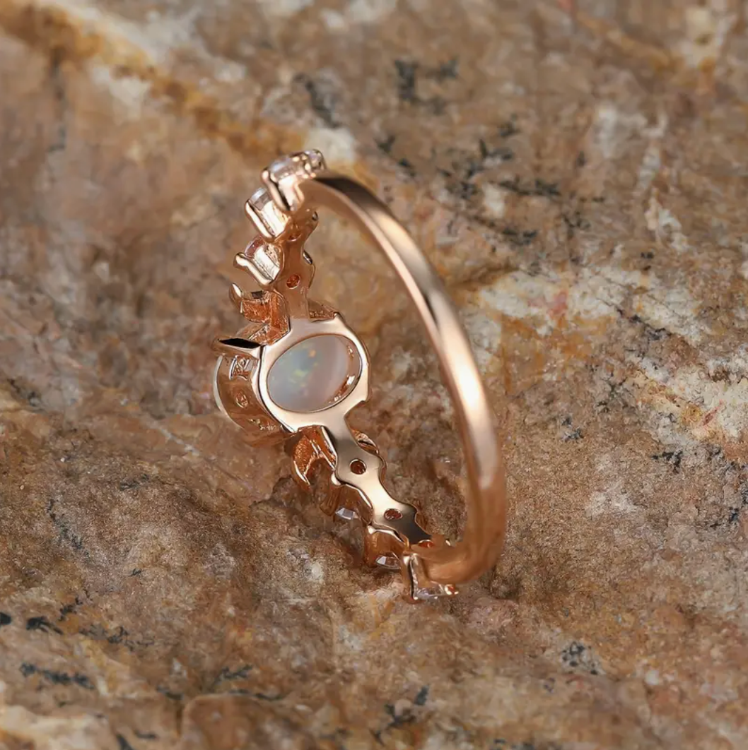 Mondstein Opal Vintage Ring aus Gold