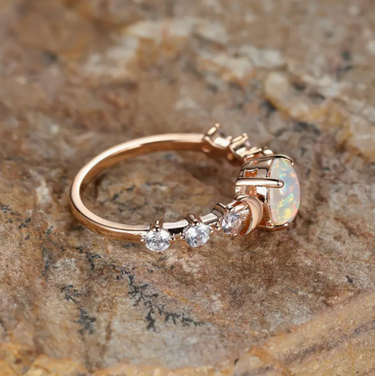 Mondstein Opal Vintage Ring aus Gold