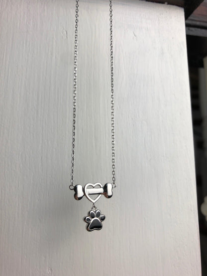 MEJA – Elegante Halskette mit zarten Pfoten-Design aus langlebigem Edelstahl