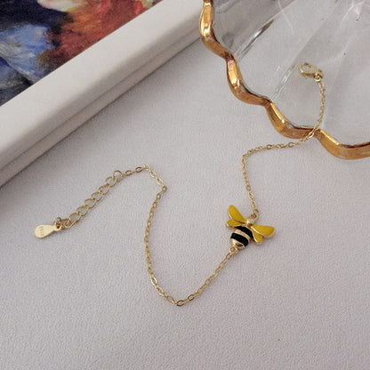 BEEA – Elegant Queen Bee Armband Accessory
